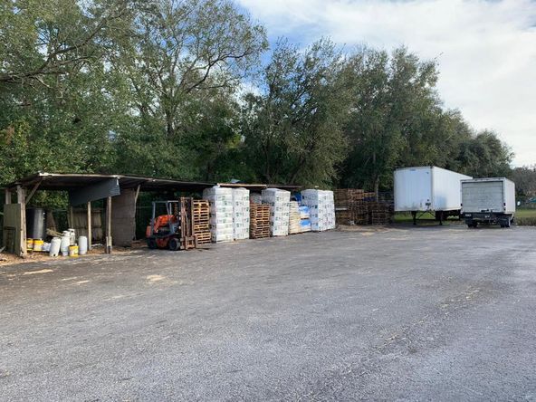 WINNING CIRCLE FEED & PET SUPPLIES: 9722 State Road 52, Hudson, FL 34669